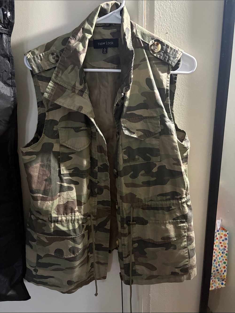 New Look Camo Sleeveless Utility Vest in Green and Brown